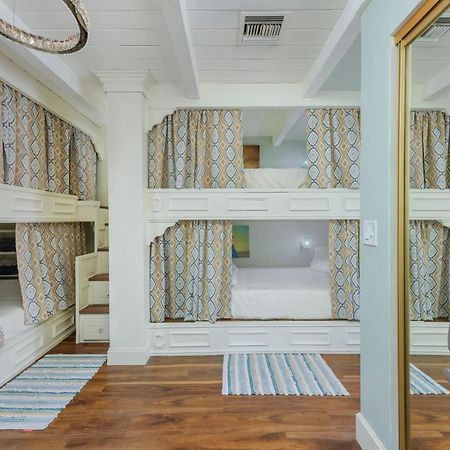 Smart Solution - Individual Private Bed-Pods In Gorgeous Shared Space - Women Only Dorm In Room 5 - Coed House - Full-Sized Mattresses In Individual Pods - With Built-In Private Storage - Gorgeous Shared Room - Affordable Luxury - Sparrow House 凤凰城 外观 照片