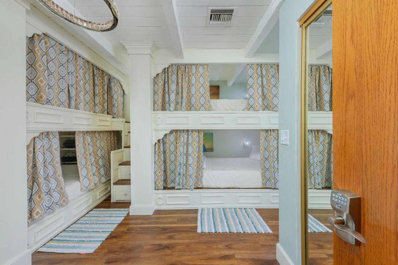 Smart Solution - Individual Private Bed-Pods In Gorgeous Shared Space - Women Only Dorm In Room 5 - Coed House - Full-Sized Mattresses In Individual Pods - With Built-In Private Storage - Gorgeous Shared Room - Affordable Luxury - Sparrow House 凤凰城 外观 照片