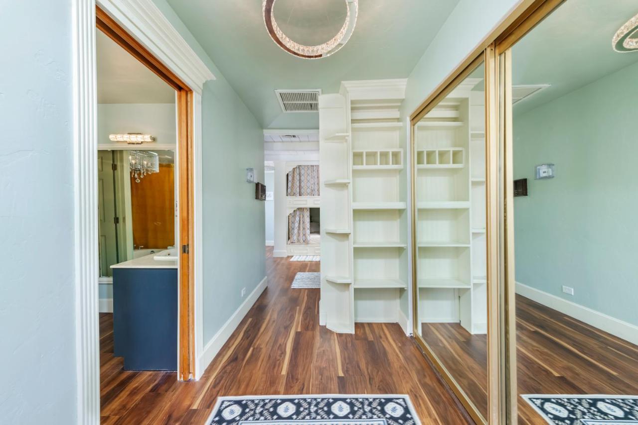 Smart Solution - Individual Private Bed-Pods In Gorgeous Shared Space - Women Only Dorm In Room 5 - Coed House - Full-Sized Mattresses In Individual Pods - With Built-In Private Storage - Gorgeous Shared Room - Affordable Luxury - Sparrow House 凤凰城 外观 照片