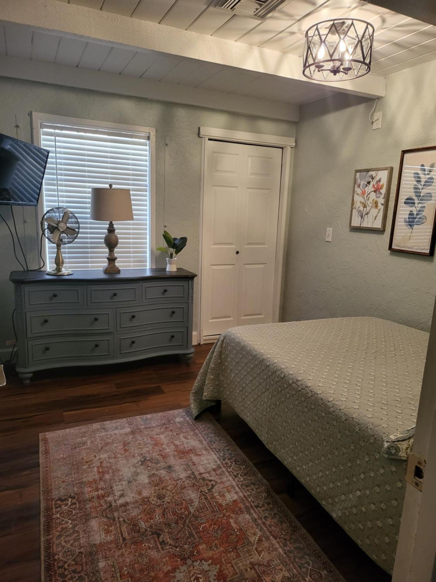 Smart Solution - Individual Private Bed-Pods In Gorgeous Shared Space - Women Only Dorm In Room 5 - Coed House - Full-Sized Mattresses In Individual Pods - With Built-In Private Storage - Gorgeous Shared Room - Affordable Luxury - Sparrow House 凤凰城 外观 照片